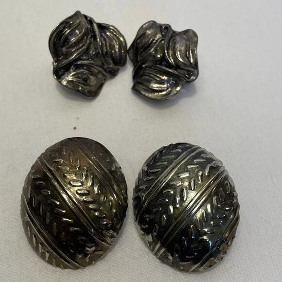 Two Pairs of Vintage Clip-on Earrings Oval & 3 Leaf Antique Looking - Picture 2 of 9